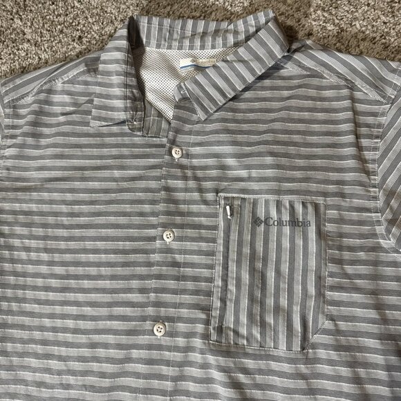 Columbia Shirt Mens Large Gray Striped Short Sleeve Vented Mesh Zip Pocket Logo - Picture 2 of 8